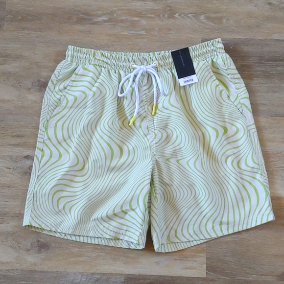 NWT No Boundaries Men's Printed Nylon Shorts Size S - Picture 1 of 5